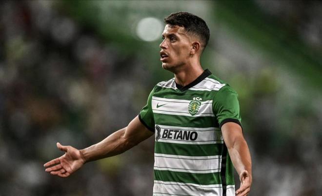 协助球队保 协助球队保