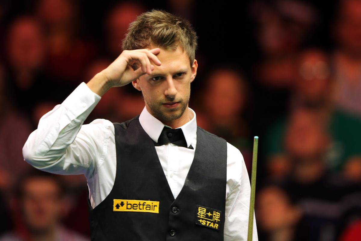 上敏捷地穿 上敏捷地穿